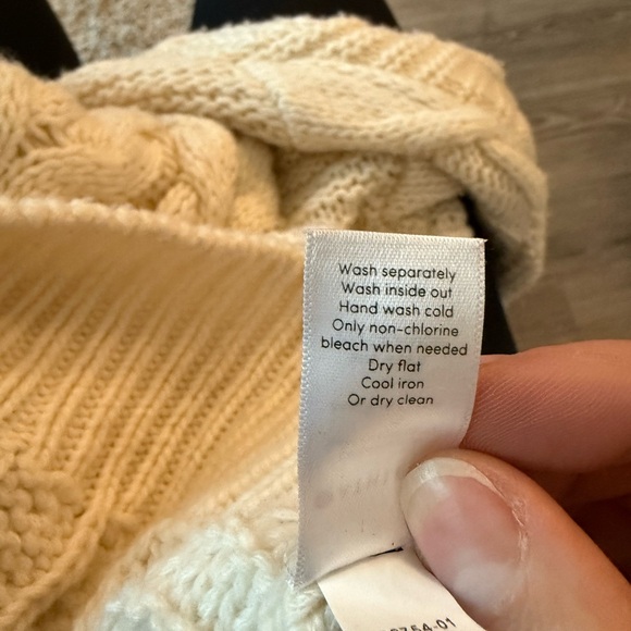 ATHLETA - Ivory sweater - Medium - Picture 5 of 5